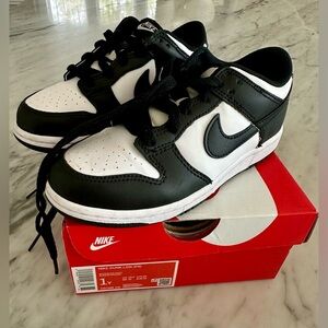 Kids Nike dunk low. Size 1y.